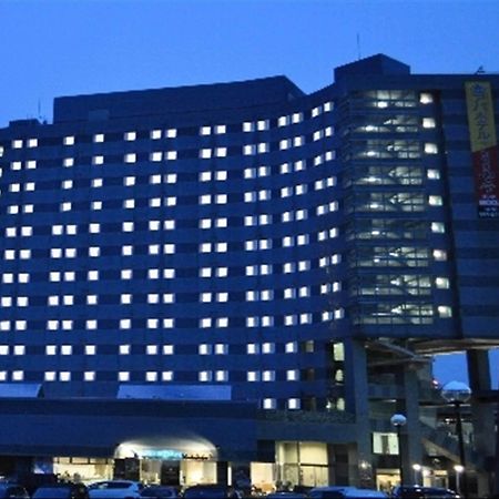 Apa Hotel Toyama Ekimae Buitenkant foto