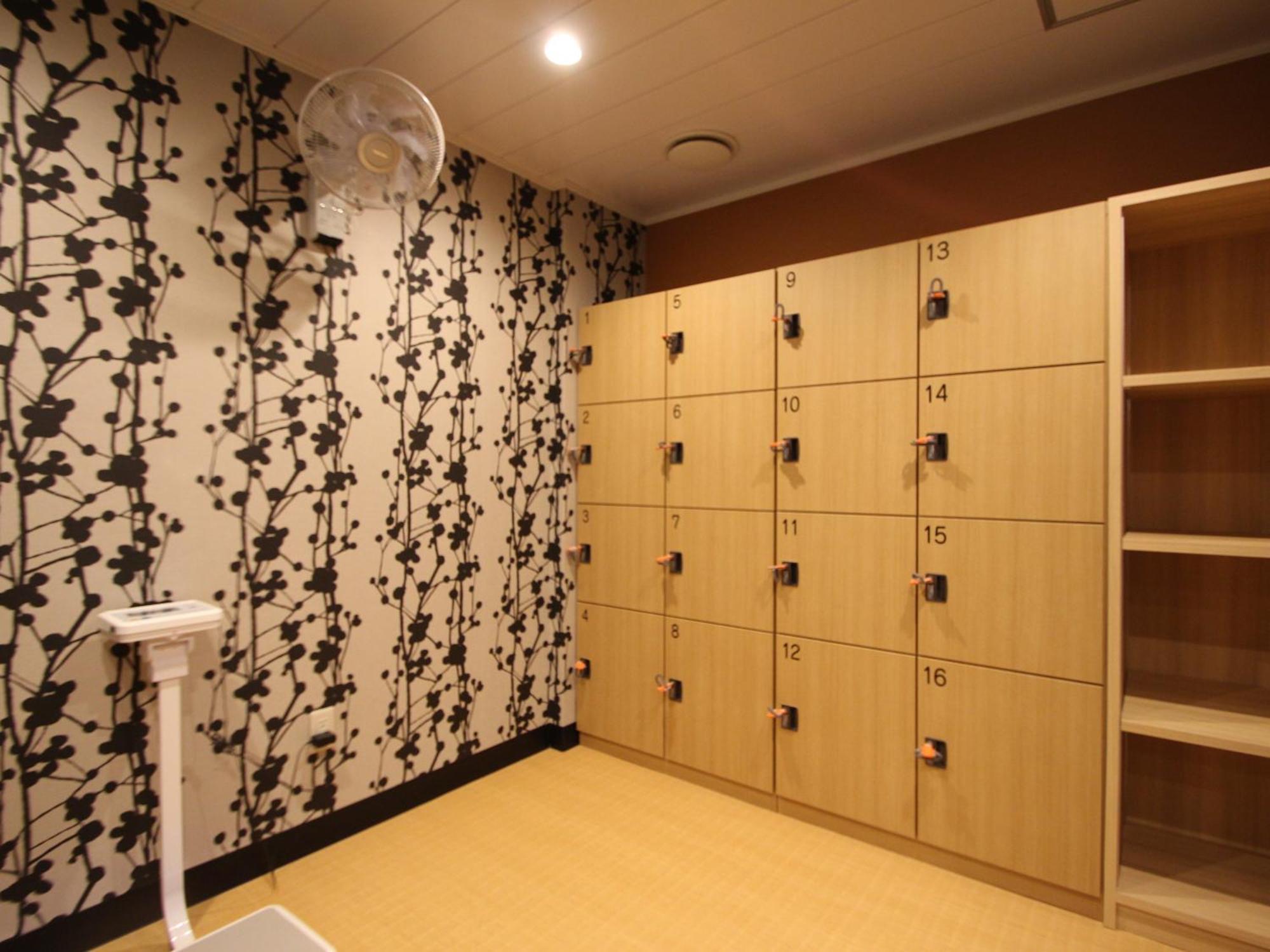 Apa Hotel Toyama Ekimae Buitenkant foto
