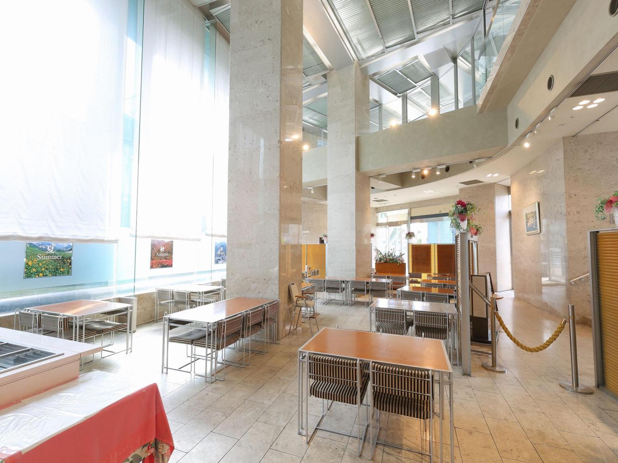 Apa Hotel Toyama Ekimae Buitenkant foto