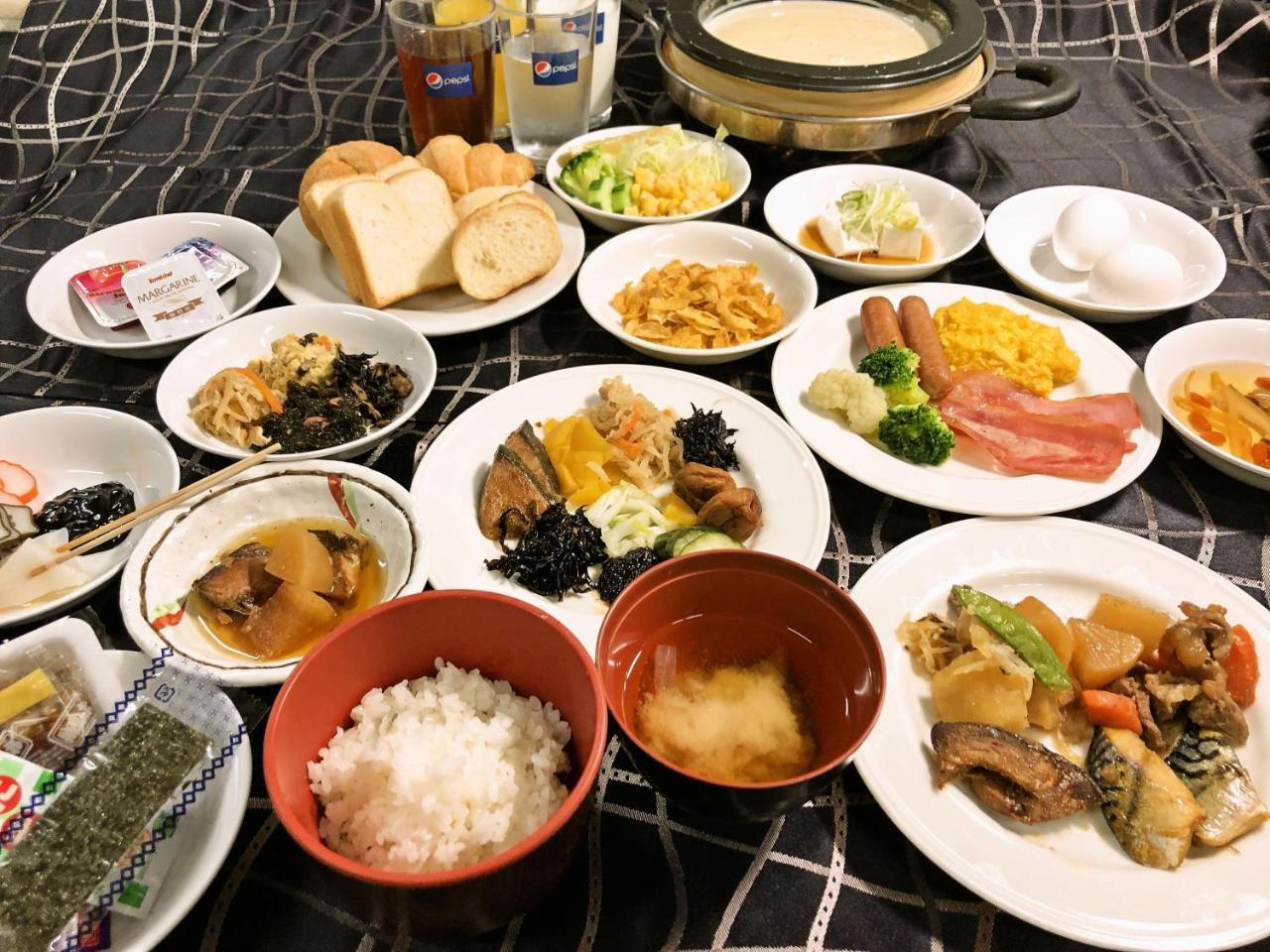 Apa Hotel Toyama Ekimae Buitenkant foto