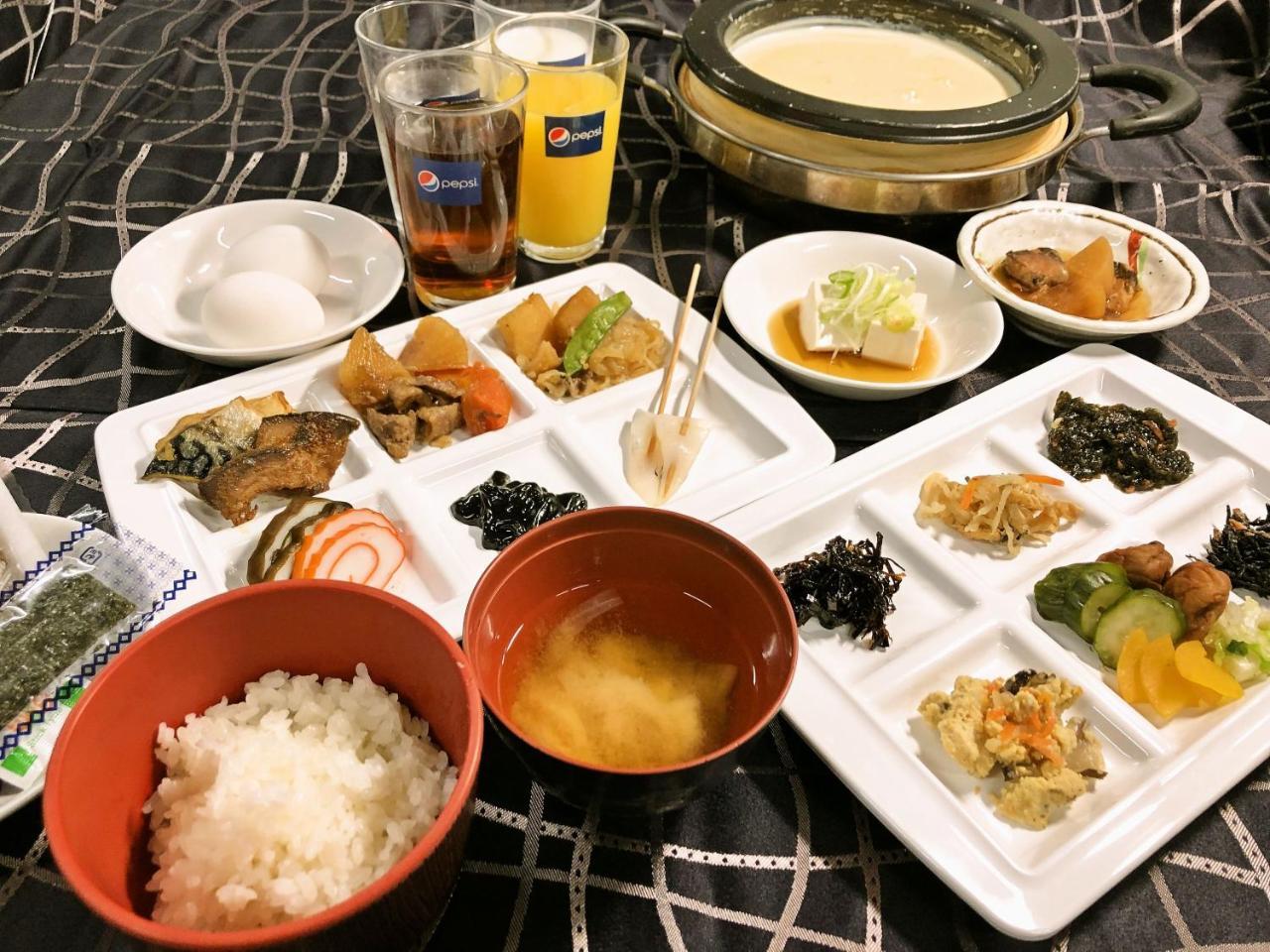 Apa Hotel Toyama Ekimae Buitenkant foto