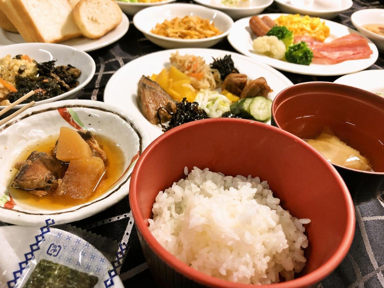 Apa Hotel Toyama Ekimae Buitenkant foto