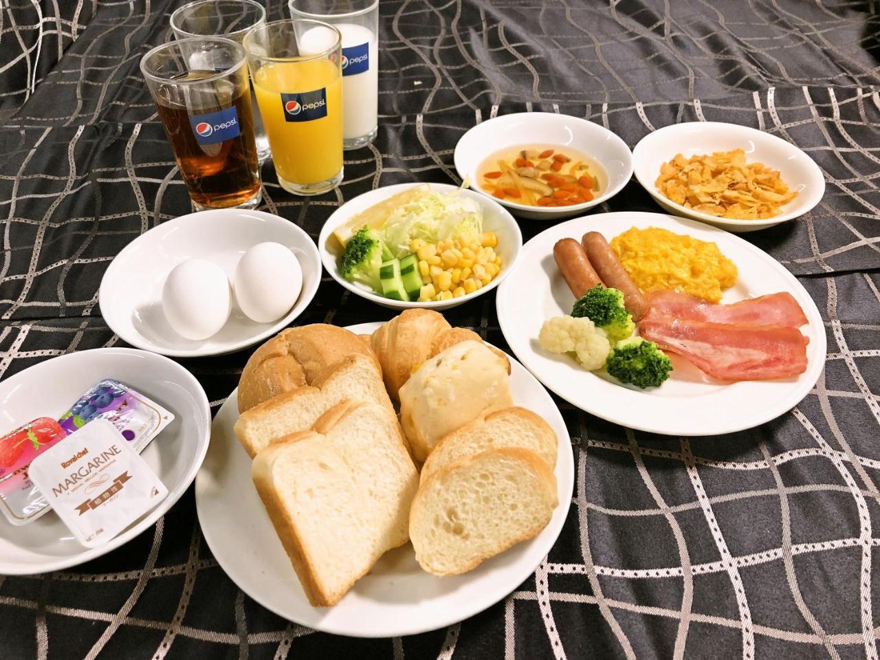 Apa Hotel Toyama Ekimae Buitenkant foto