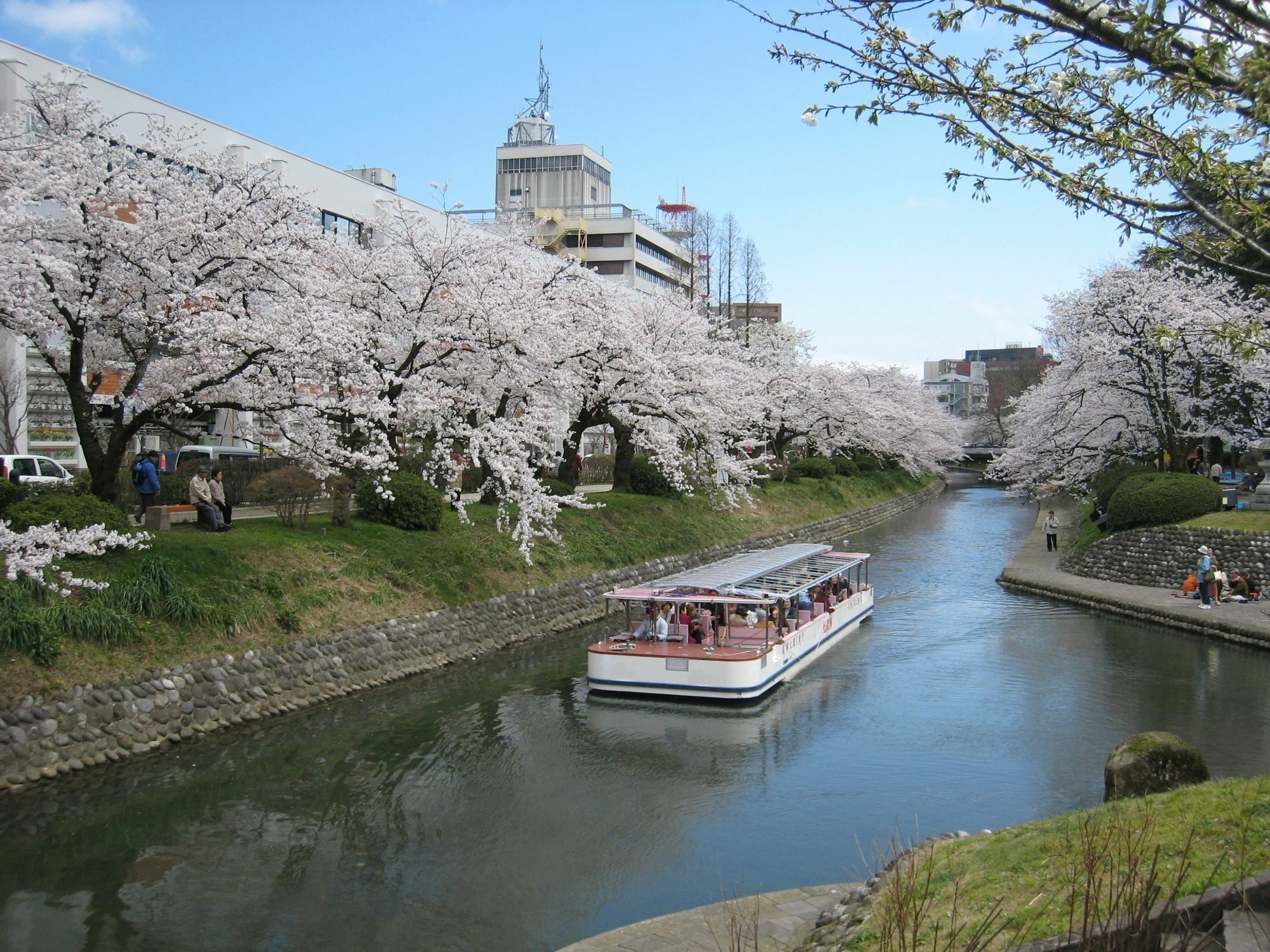 Apa Hotel Toyama Ekimae Buitenkant foto